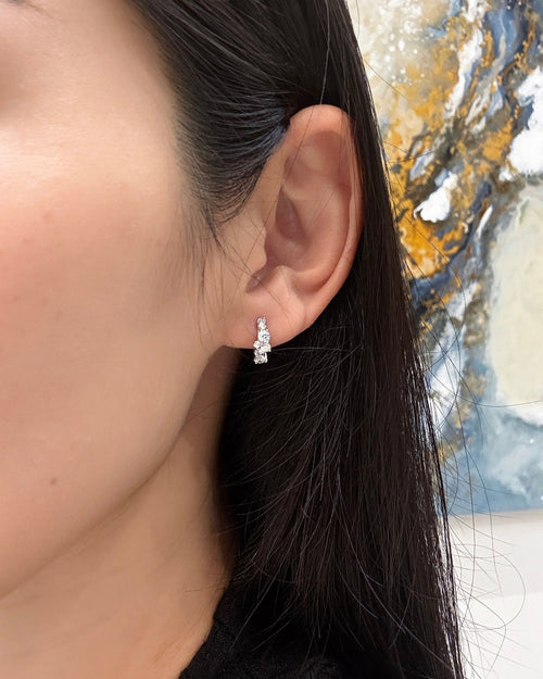 Cluster Huggies @ Avenue Diamonds
